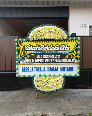 Papan Bunga Duka di Badak Bejuang